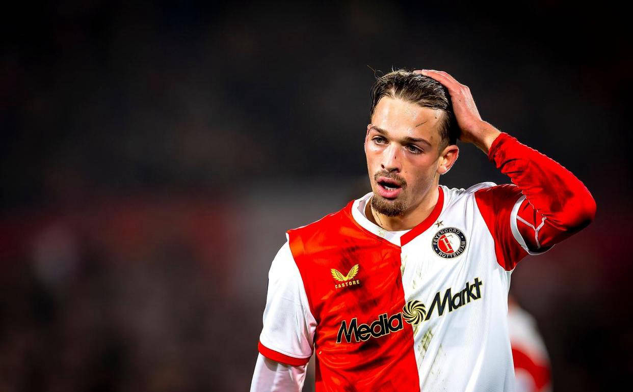 范佩西率队逼平阿贾克斯，22岁华裔球员送点助比分定格1-1